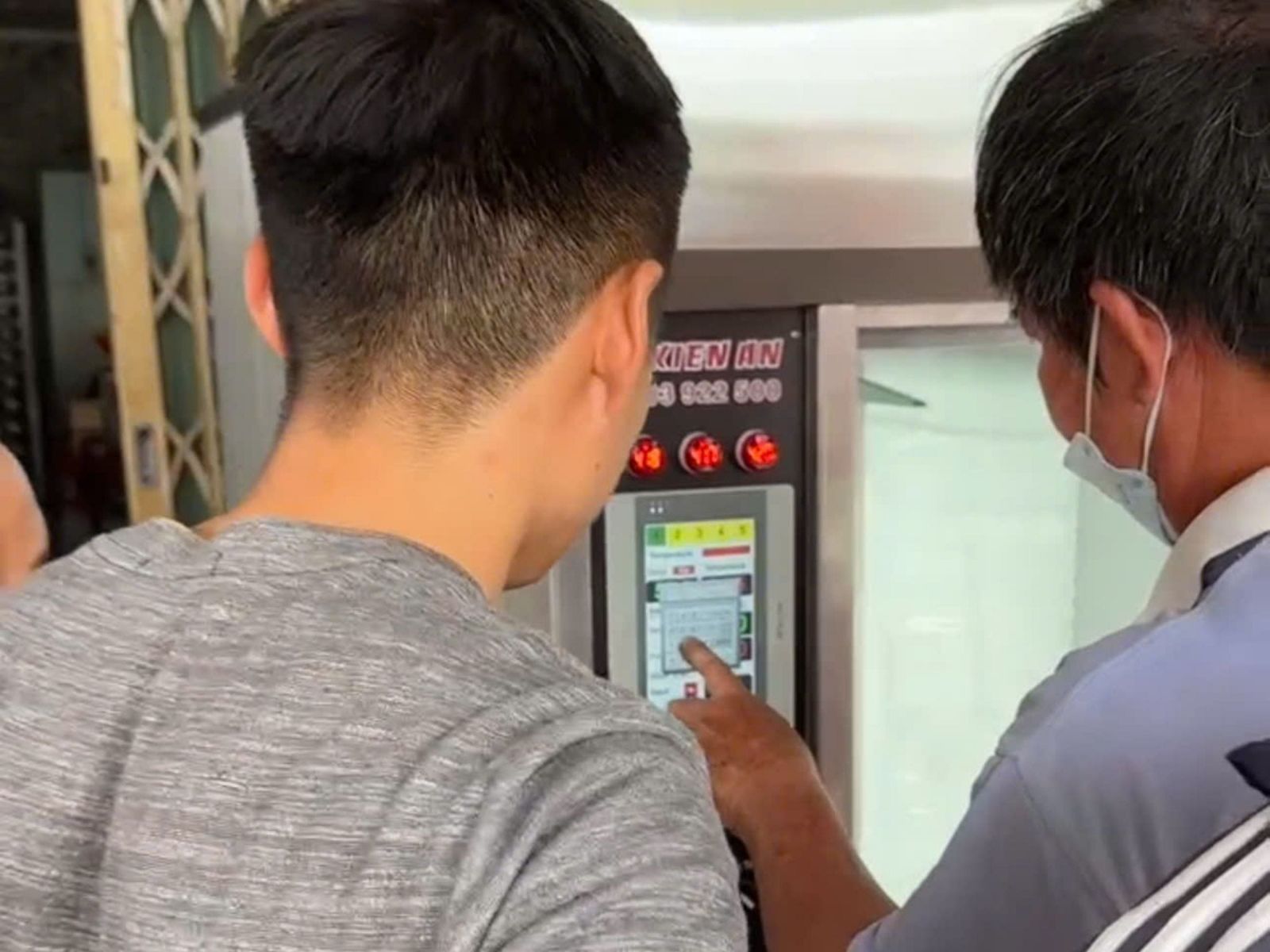 Mua lò nướng bánh mì - Kiểm tra hệ thống bảng điều khiển